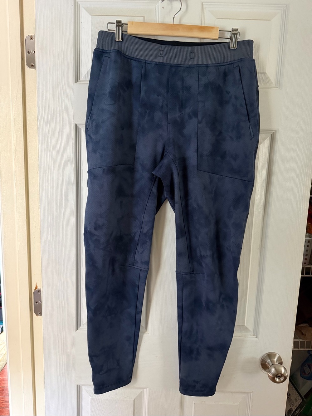 lululemon athletica Men's Navy Diamond Dye Jogger Pants. Size L